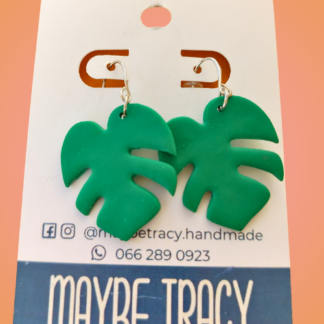 Monstera leaf dangle in forest green
